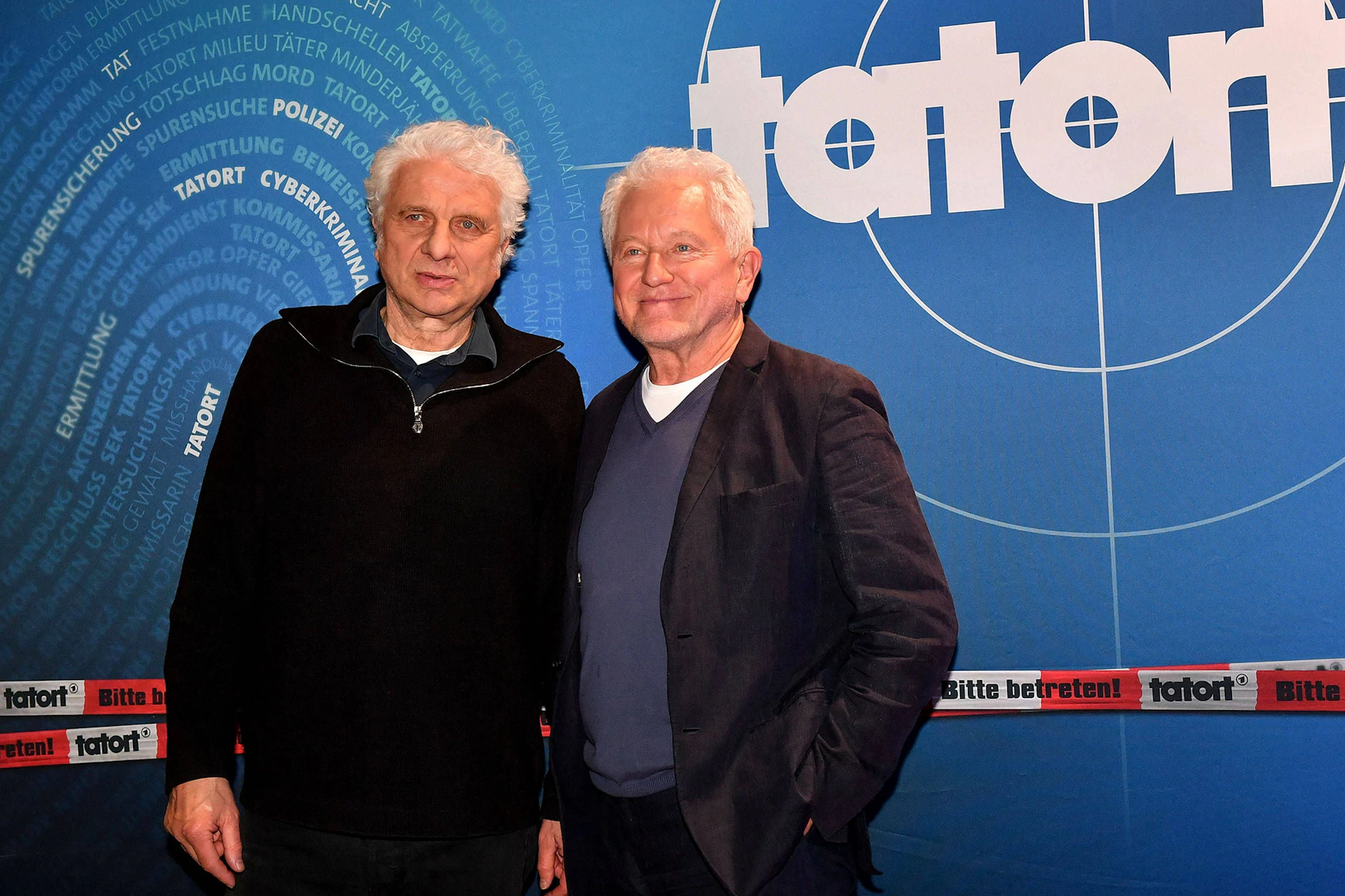 Udo Wachtveitl (l.) und Miroslav Nemec posieren bei der Premiere ihrer Abschiedsdoppelfolge „Unvergänglich“.