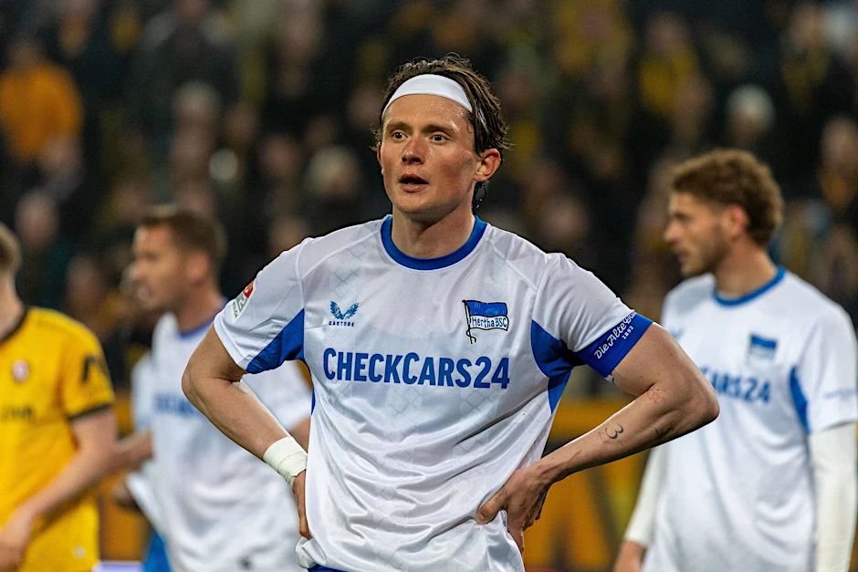 Richtige Freude wollte bei Fabian Reese, dem Vorbereiter des einzigen Tores, nicht aufkommen – die Krawalle zwischen einzelnen Fans überschatteten das Ergebnis.