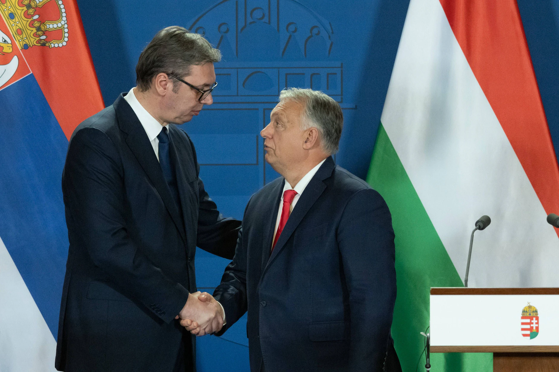 Der ungarische Ministerpräsident Viktor Orbán (r.) und der serbische Präsident Aleksandar Vucic (l.) bei einem Treffen im Jahr 2024