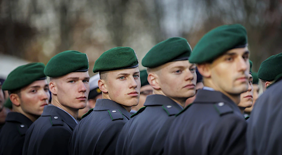 Bundeswehrsoldaten feiern 70 Jahre Bundeswehr in Berlin.