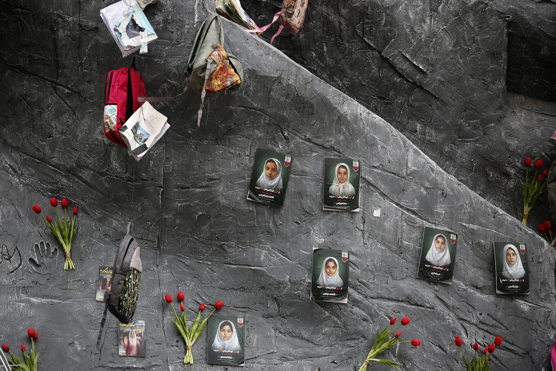 Gedenken in Teheran in getötete Schülerinnen nach US-Angriff.