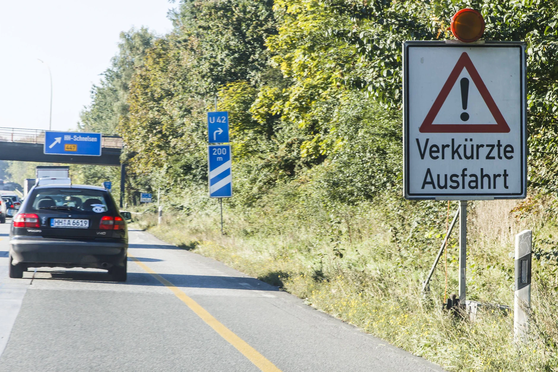 Bei rechtzeitigem Einfädeln haben Autofahrer keinen Stress an der Ausfahrt.