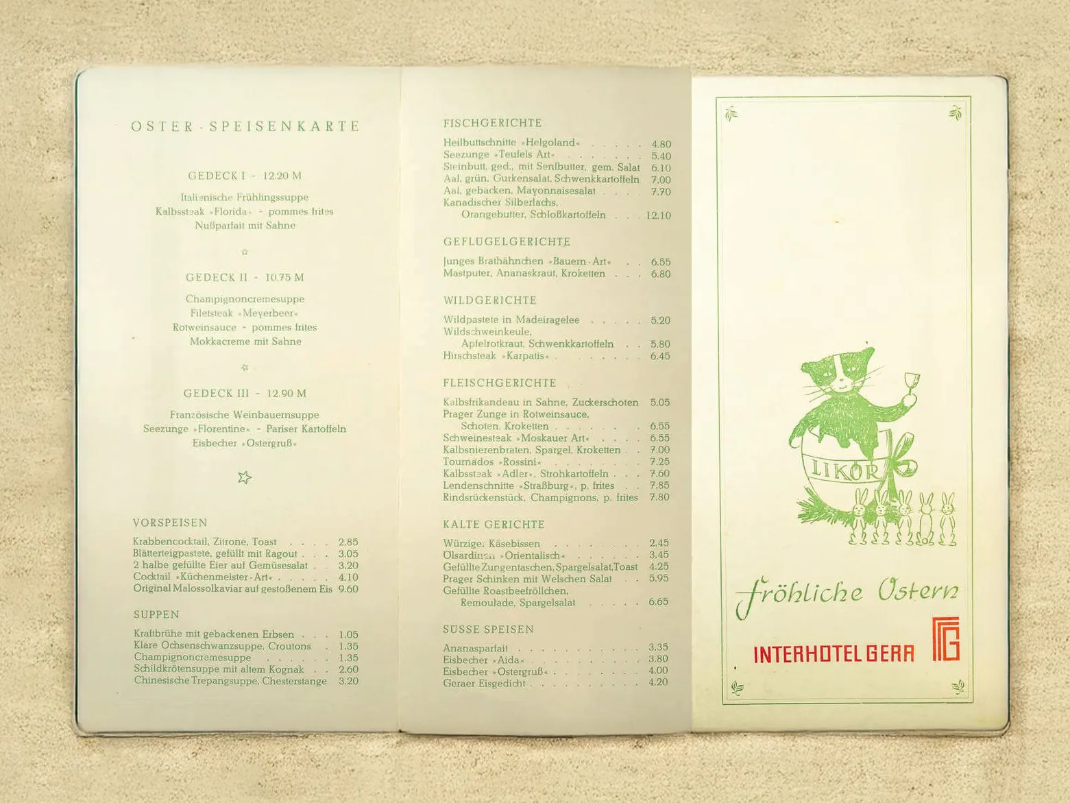 Eine Speisekarte aus dem Interhotel in Gera ist noch heute im DDR Museum Berlin erhalten. Hier kann man nachlesen, was in dem Hotel zu Ostern auf den Tisch kam.