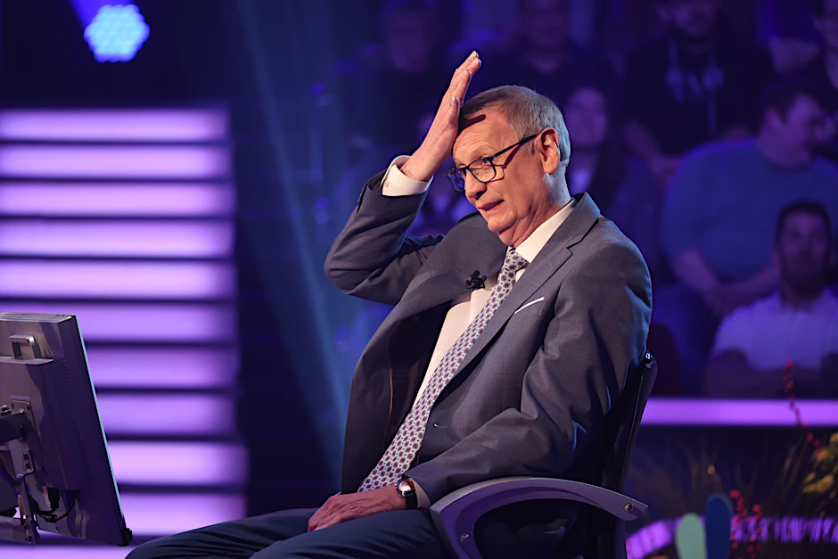 Er hat schon viele kommen und gehen sehen: Günther Jauch moderiert „Wer wird Millionär“ seit 1999. Ob er weiß, warum das Auftragen von Makulatur so wichtig ist?