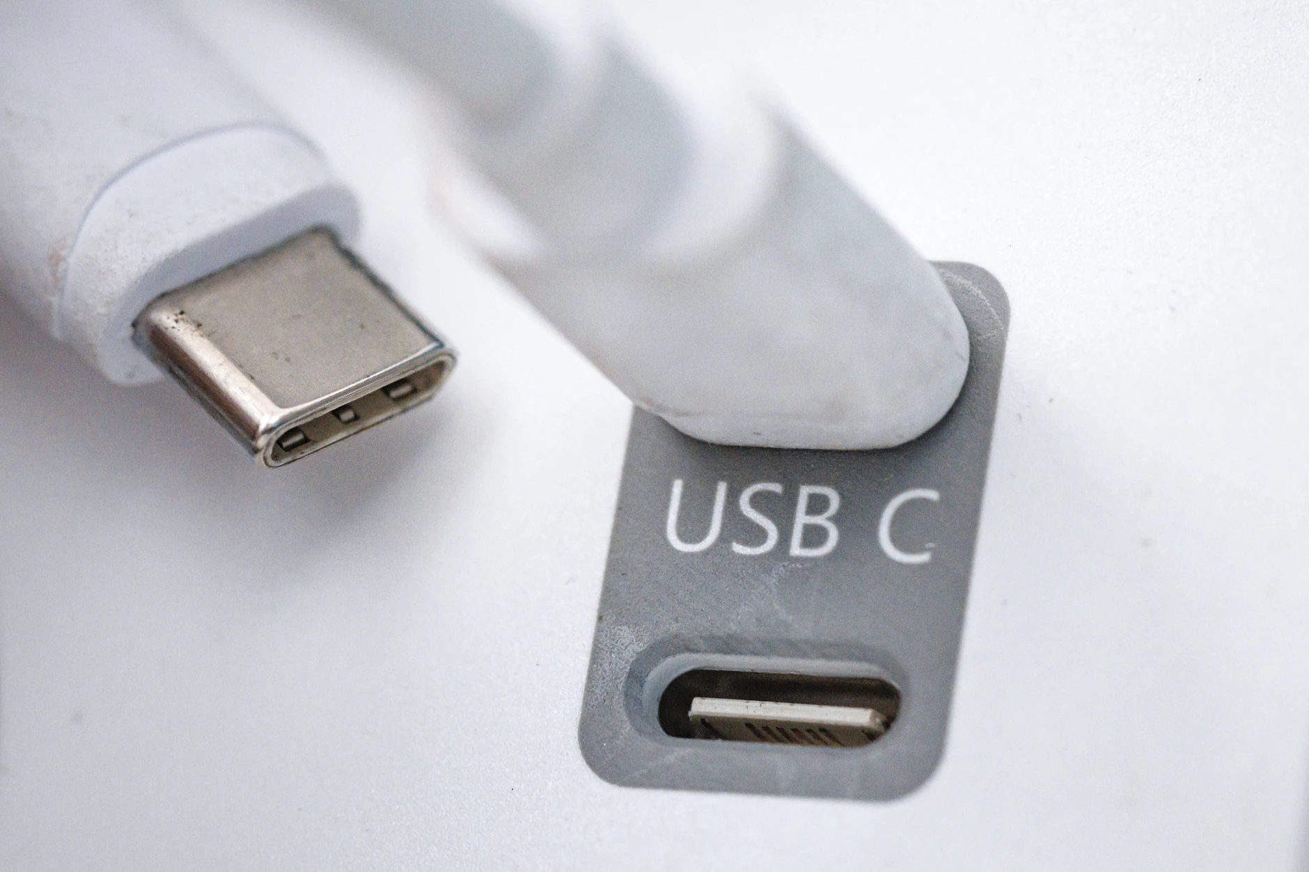 Auch neue Laptops werden ab Ende April mit einem USB-C-Anschluss ausgeliefert.