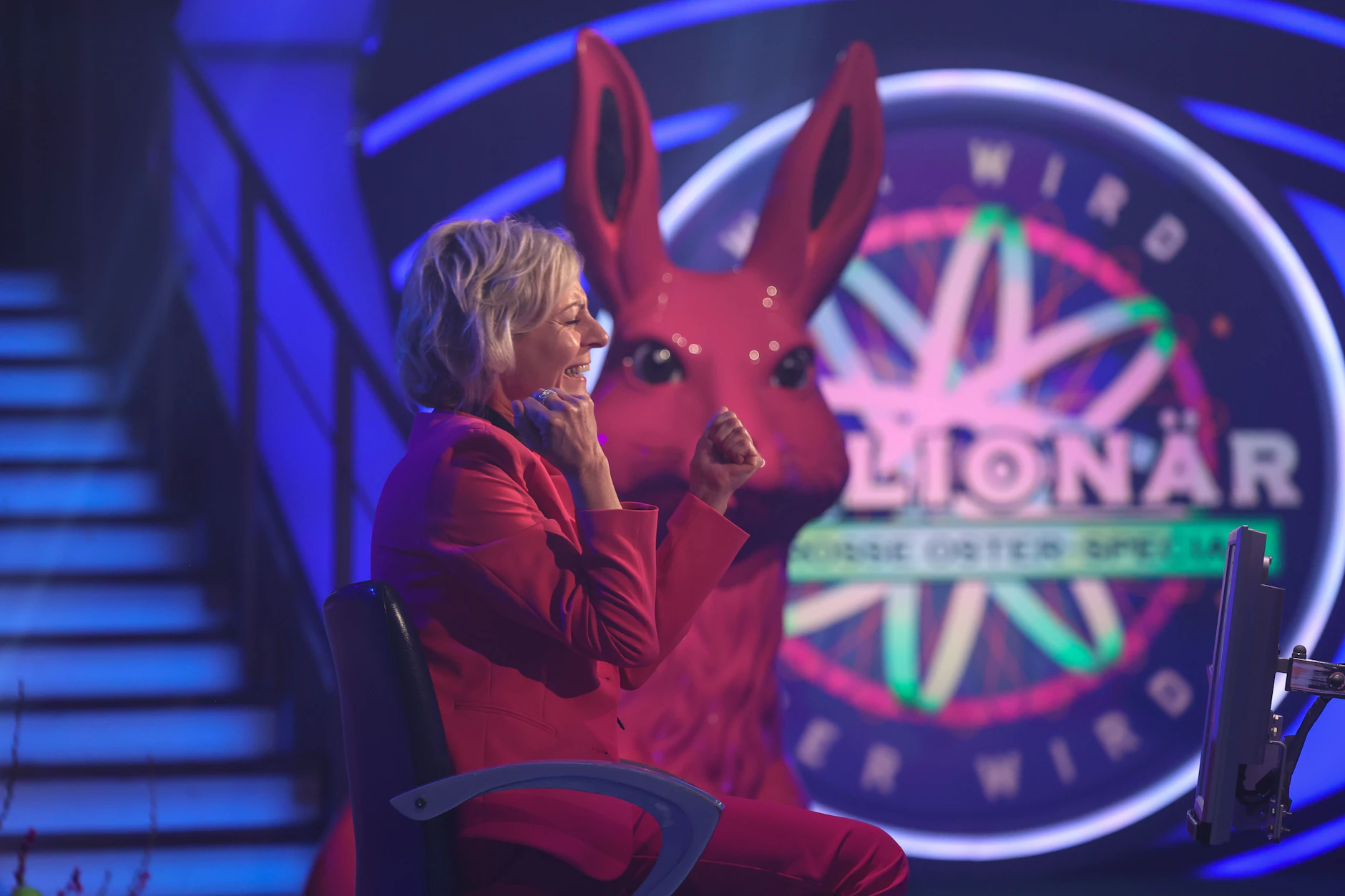 Kandidatin Mandy Quade muss bei „Wer wird Millionär“ die Frage nach der Makulatur beantworten. Eine Aufgabe, die sie leider um die Chance auf die Million bringt.