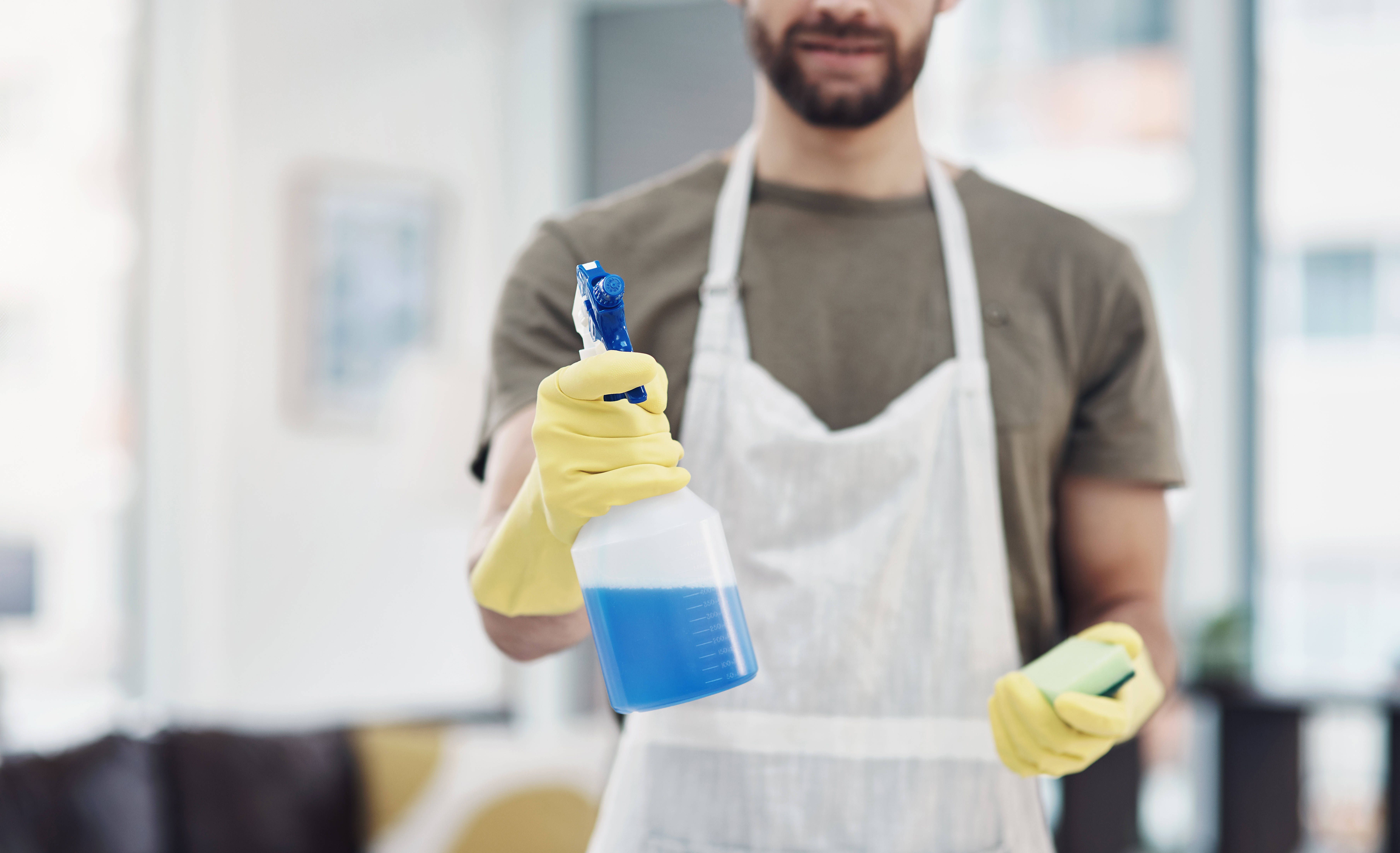 Genialer Trick: Darum müssen Sie jetzt Essig auf den Balkon sprühen