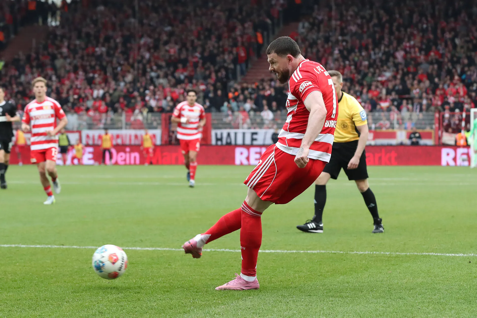 Gleich zweimal hatte Oliver Burke gegen den FC St. Pauli die Chance, sein fünftes Saisontor zu erzielen.