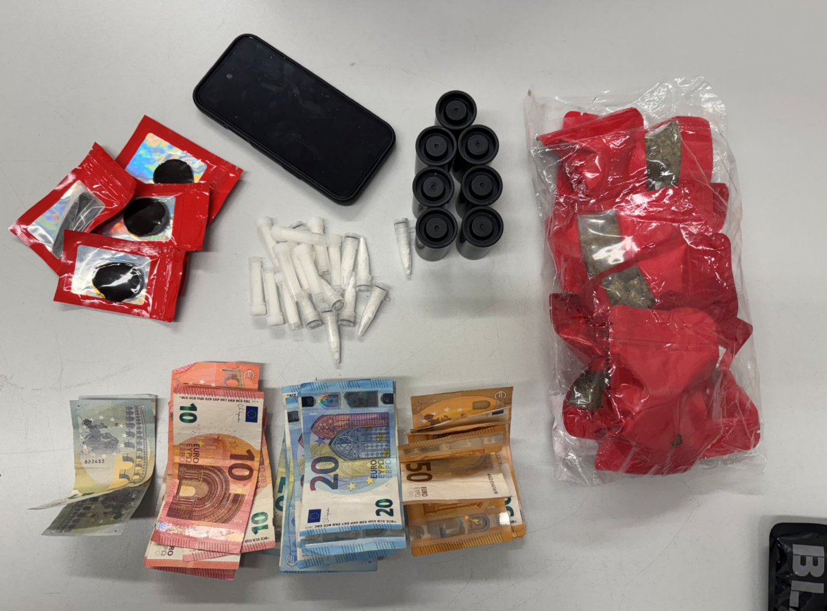 Image - Ostern bei der Polizei: Bekiffter Fahrer, gefälschter Führerschein und Drogen im Auto