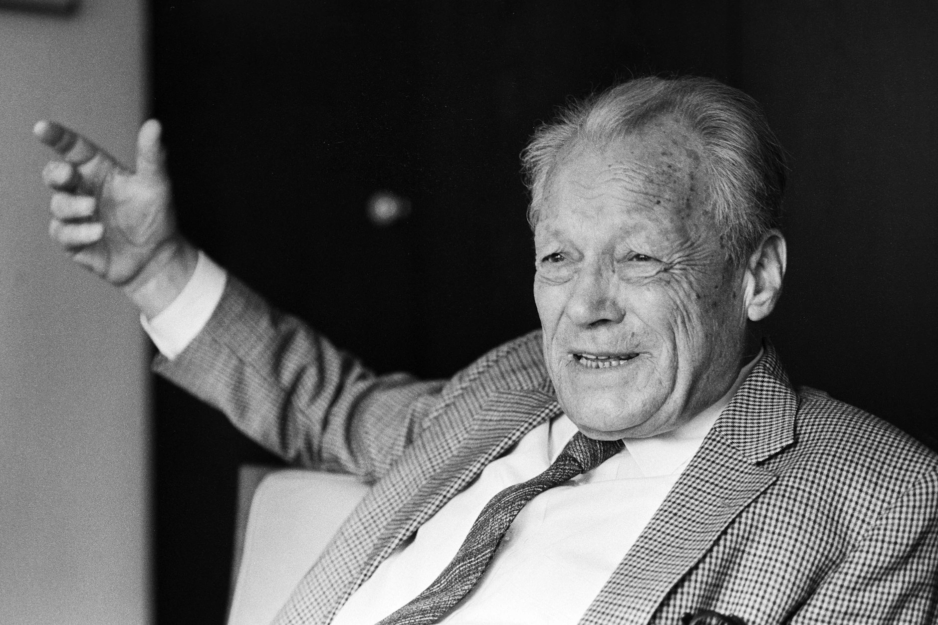 Willy Brandt betitelte die sowjetischen Piloten als Helden.