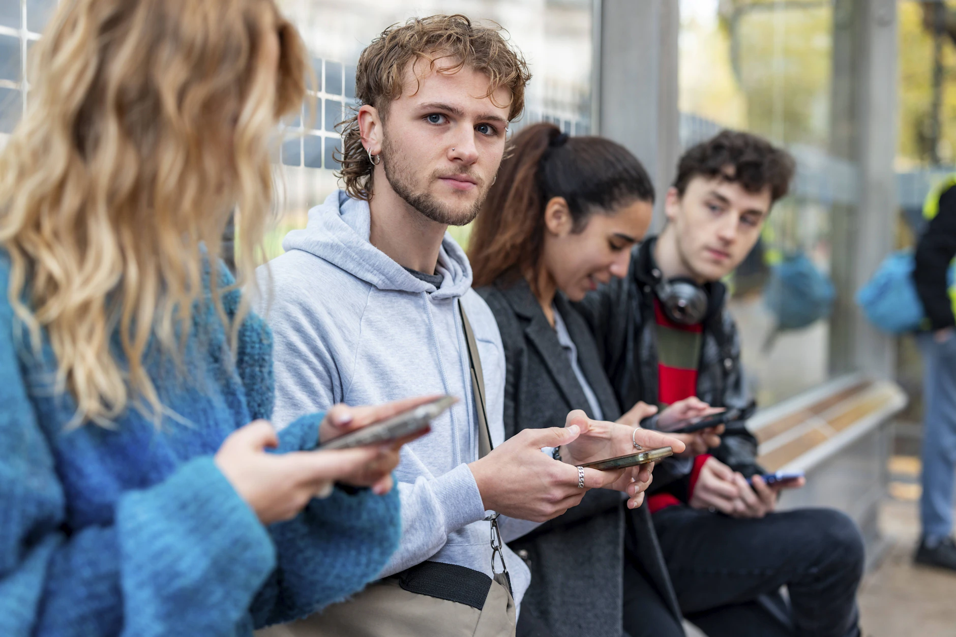 Viele Jugendliche sind süchtig nach Social Media. (Symbolbild)