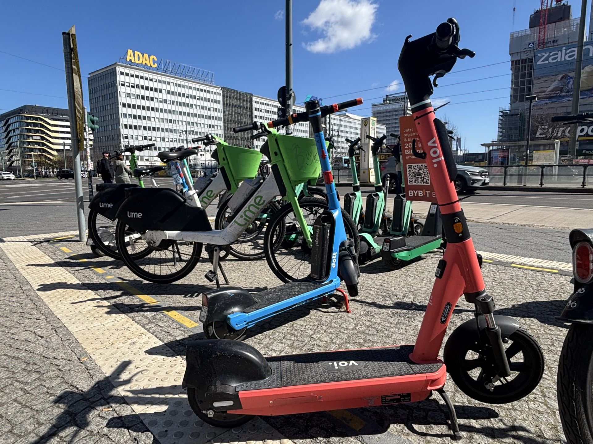 Countdown läuft: Warum E-Scooter 2027 aus Berlin verschwinden sollen