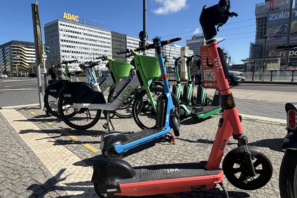 Countdown läuft: Warum E-Scooter 2027 aus Berlin verschwinden sollen