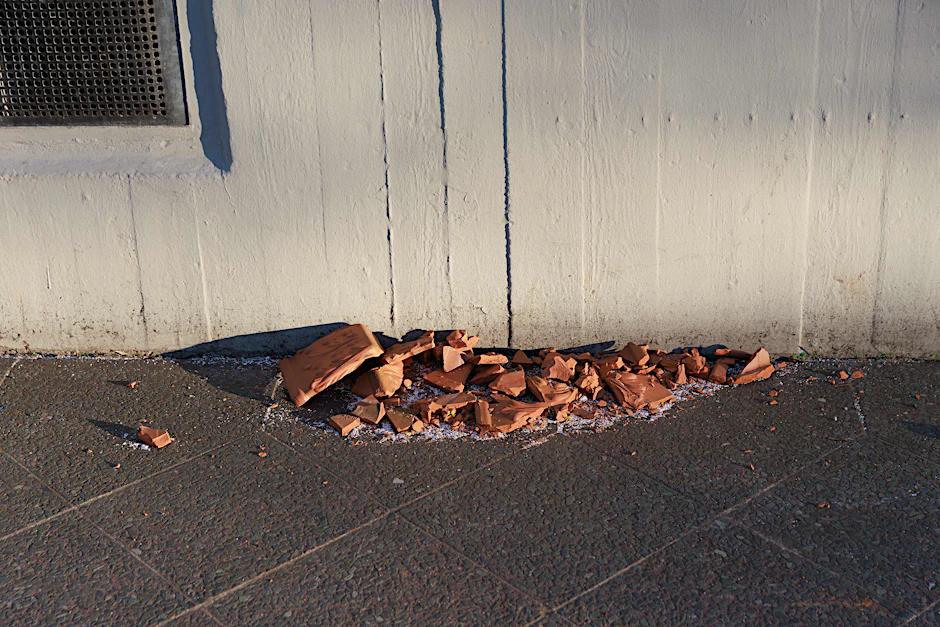 In Berlin wurde in Mann offenbar von einem Blumenkübel erschlagen.