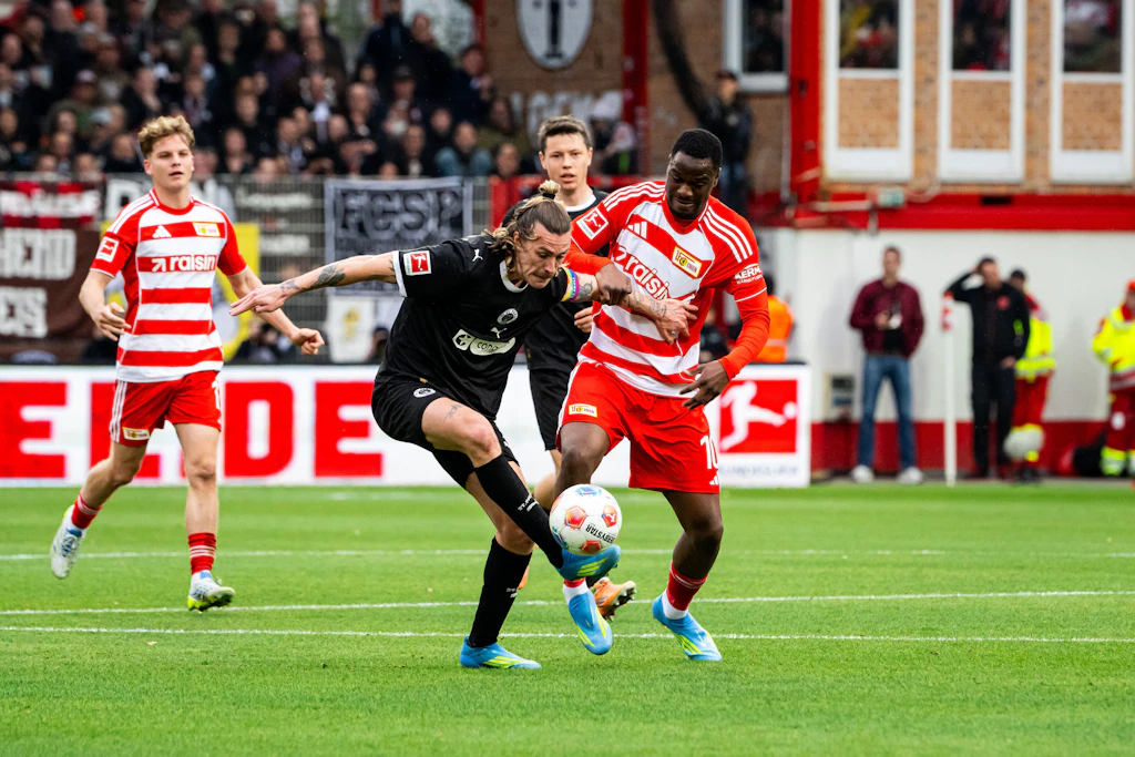 Bundesliga'da düşme mücadelesinde neden her gol önemli?