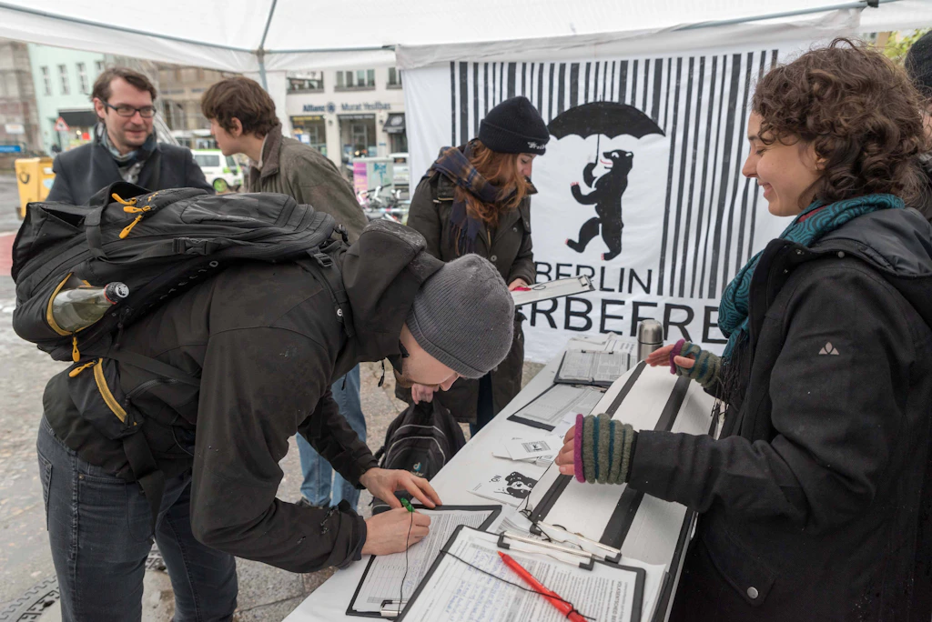 Berlin „autofrei“ und „werbefrei“: Aktueller Unterschriften-Stand der Volksbegehren