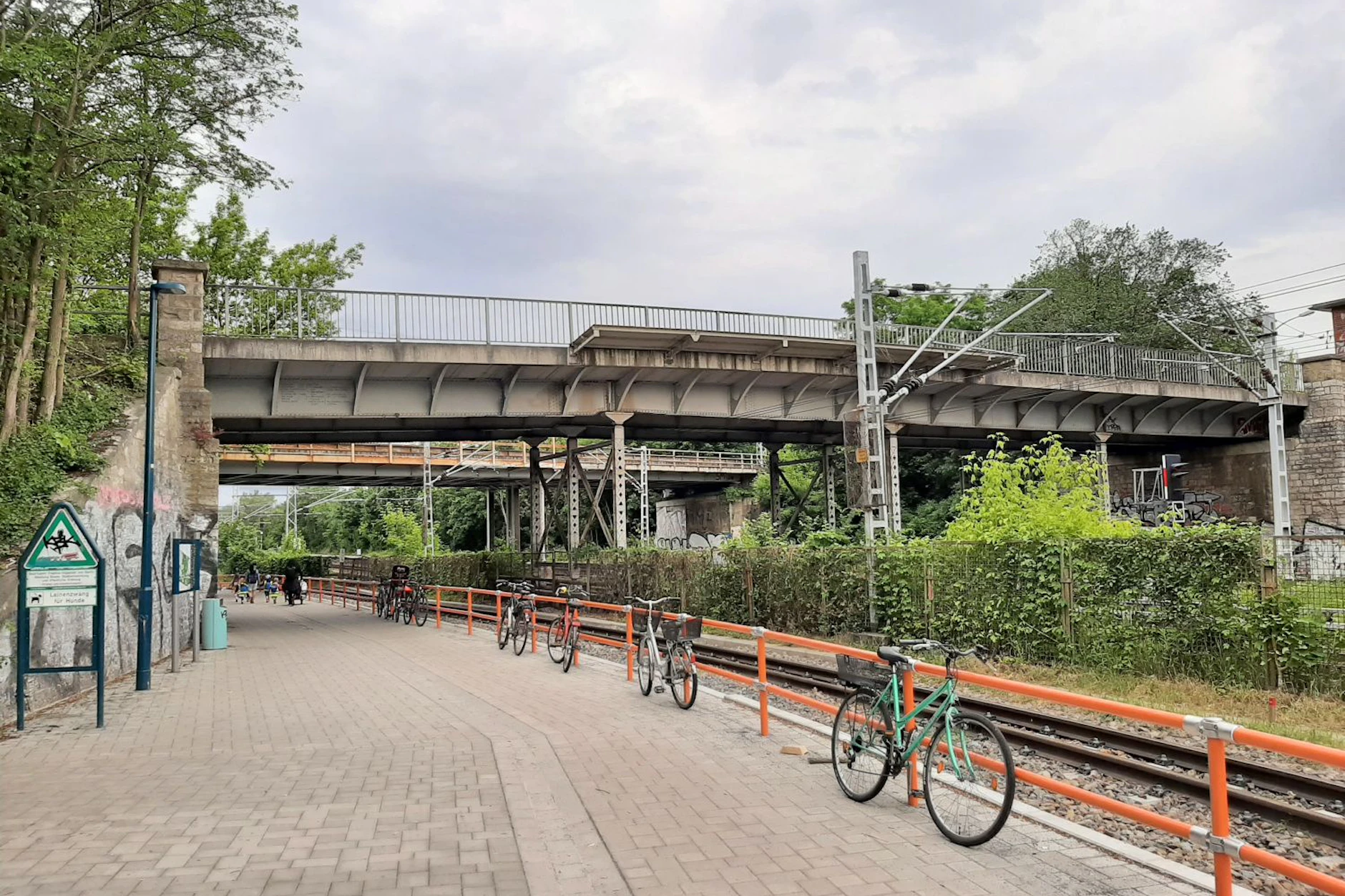 Auch die Köpenicker-Allee-Brücke ist marode und muss saniert werden.