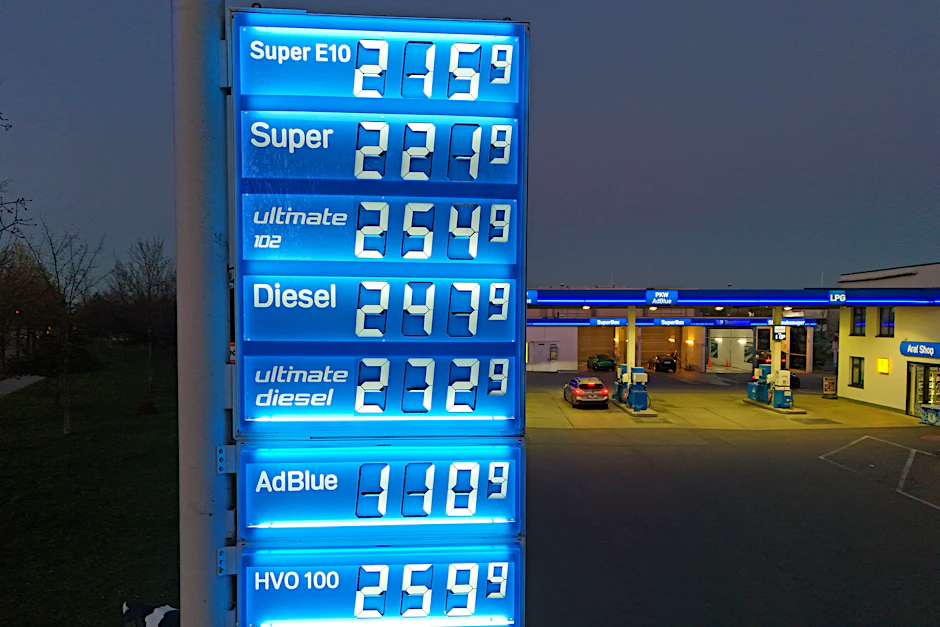 Der ADAC hofft nach der angekündigten Waffenruhe zwischen den USA und dem Iran auf sinkende Spritpreise an deutschen Tankstellen.