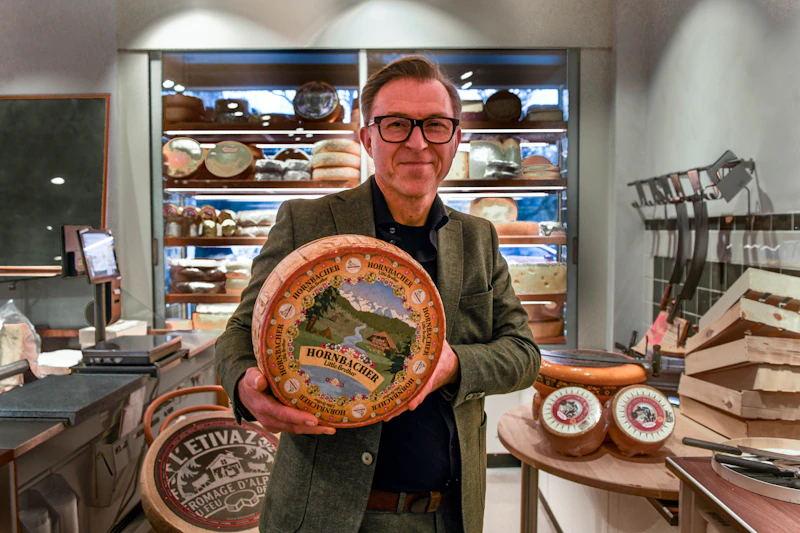 Käse-Humidor und Trüffel-Popcorn: Neue Feinkost-Filiale eröffnet am Zeltinger Platz