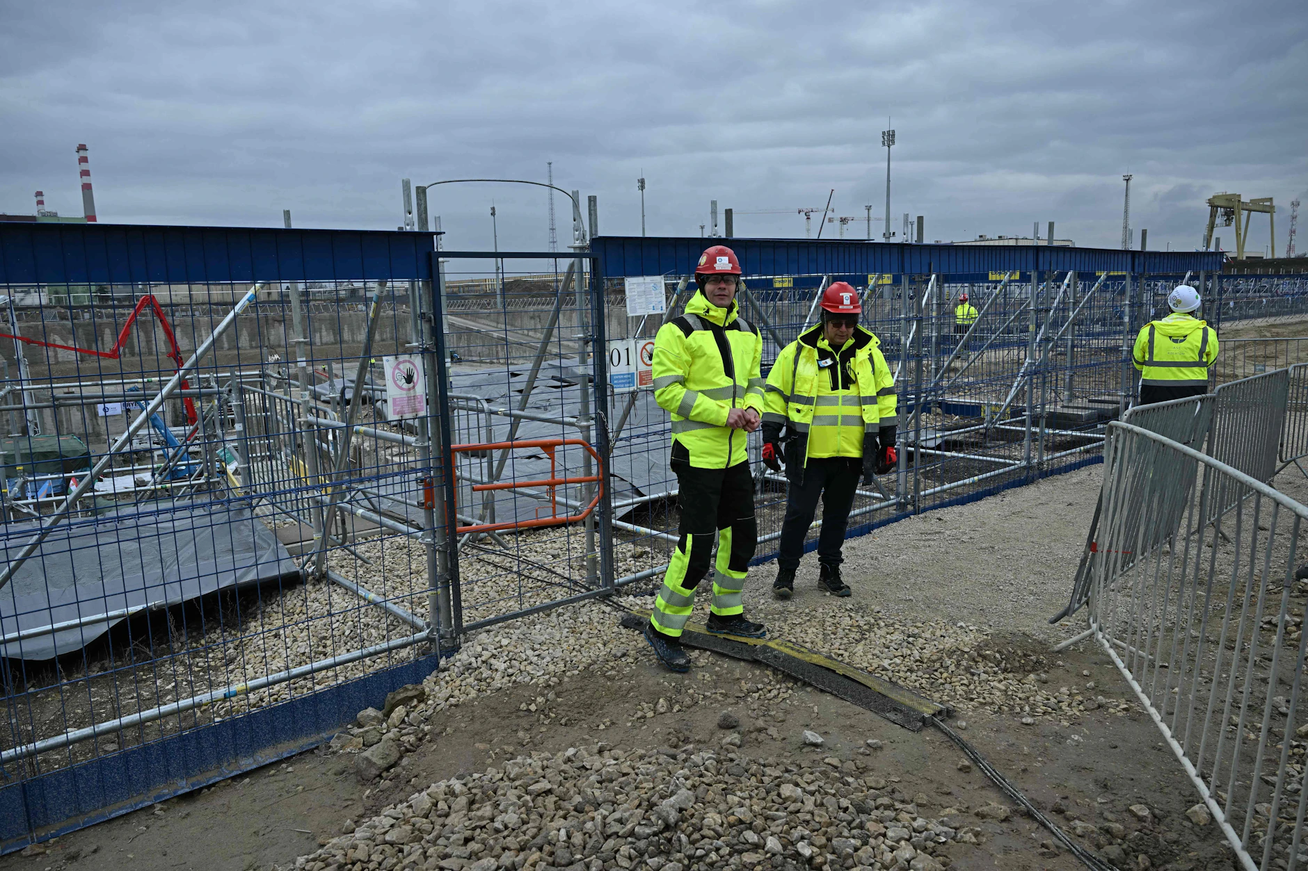 Arbeiter beginnen im Februar mit dem Bau des Paks-II-Kernkraftwerks in Südungarn und betonieren die Fundamentplatte des ersten Gebäudes. Damit startet offiziell das von Russland geführte Ausbauprojekt nach jahrelangen Verzögerungen.