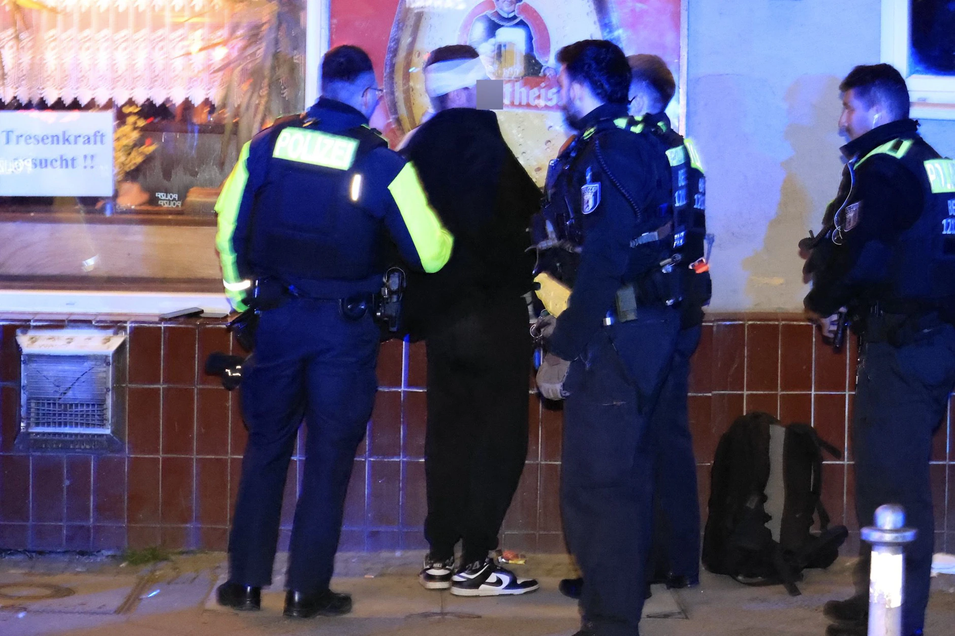 Einer der mutmaßlichen Täter und Verletzten machte sich über die Arbeit der Polizisten lustig.