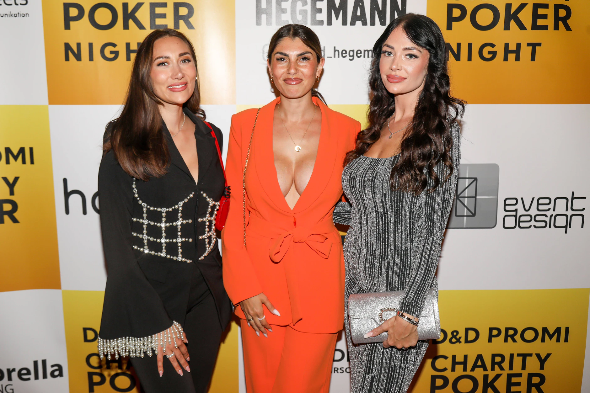 Hier ließen sich Samira (l.) und Vanessa (r.) im Mai 2025 noch gemeinsam mit Yeliz Koc (Mitte) ablichten. Ob sich die beiden heute noch so wohlgesonnen sind?