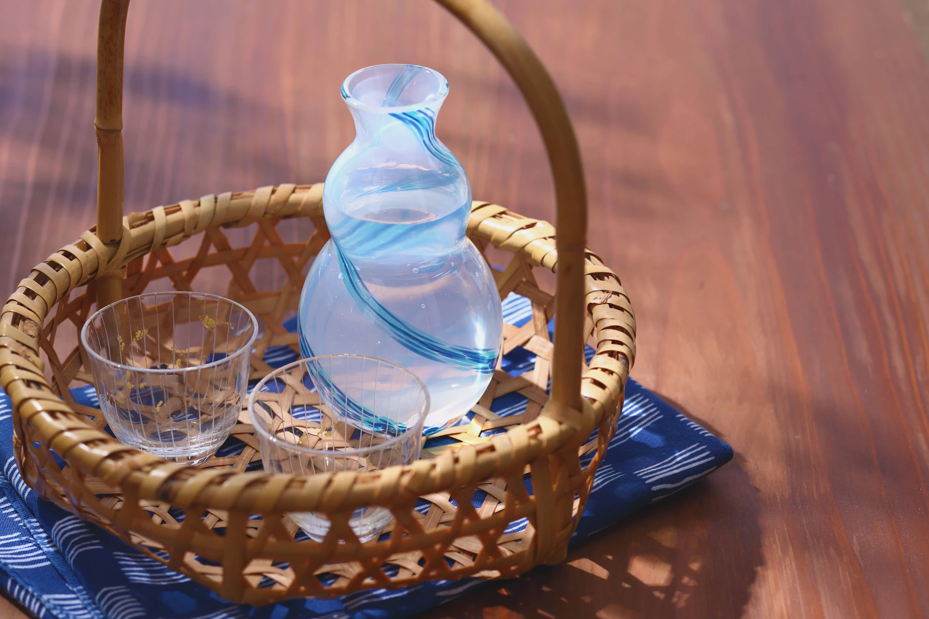 Sake überzeugt leise: fein, stilvoll und perfekt für alle, die Genuss wirklich zu schätzen wissen.