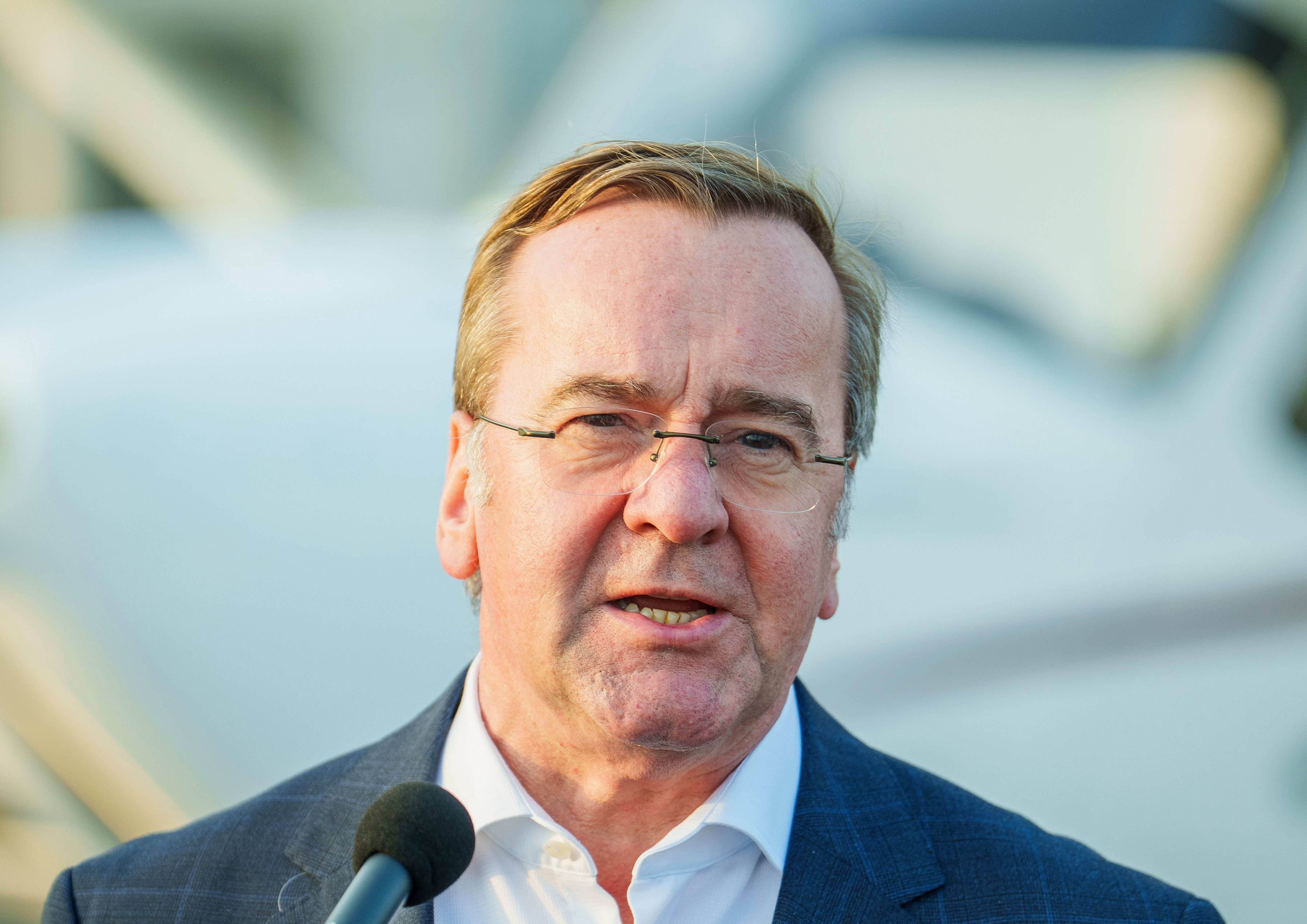 Keine Genehmigung für Auslandsreisen nötig: Pistorius äußert sich