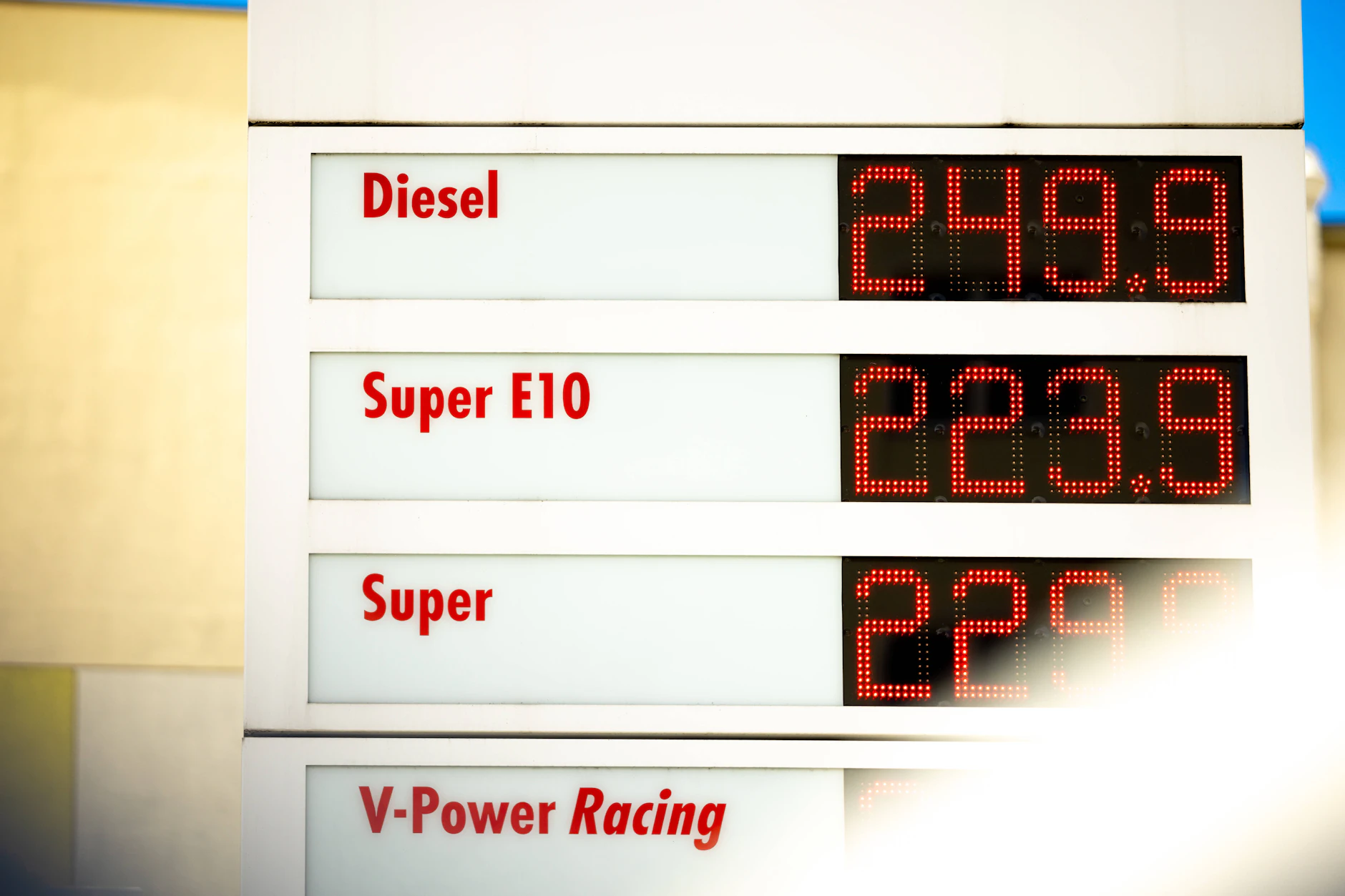 Rekordpreise an der Tankstelle: Diesel und Benzin haben sich seit Beginn des Iran-Konflikts deutlich verteuert.