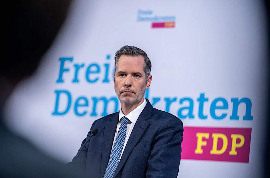 Der bisherige FDP-Bundesvorsitzender Christian Dürr kandidiert nach der desaströsen Landtagswahl in Rheinland-Pfalz nicht mehr für das Amt: Die ostdeutsche FDP-Basis fordert jetzt einen Ossi an der Spitze der Partei.