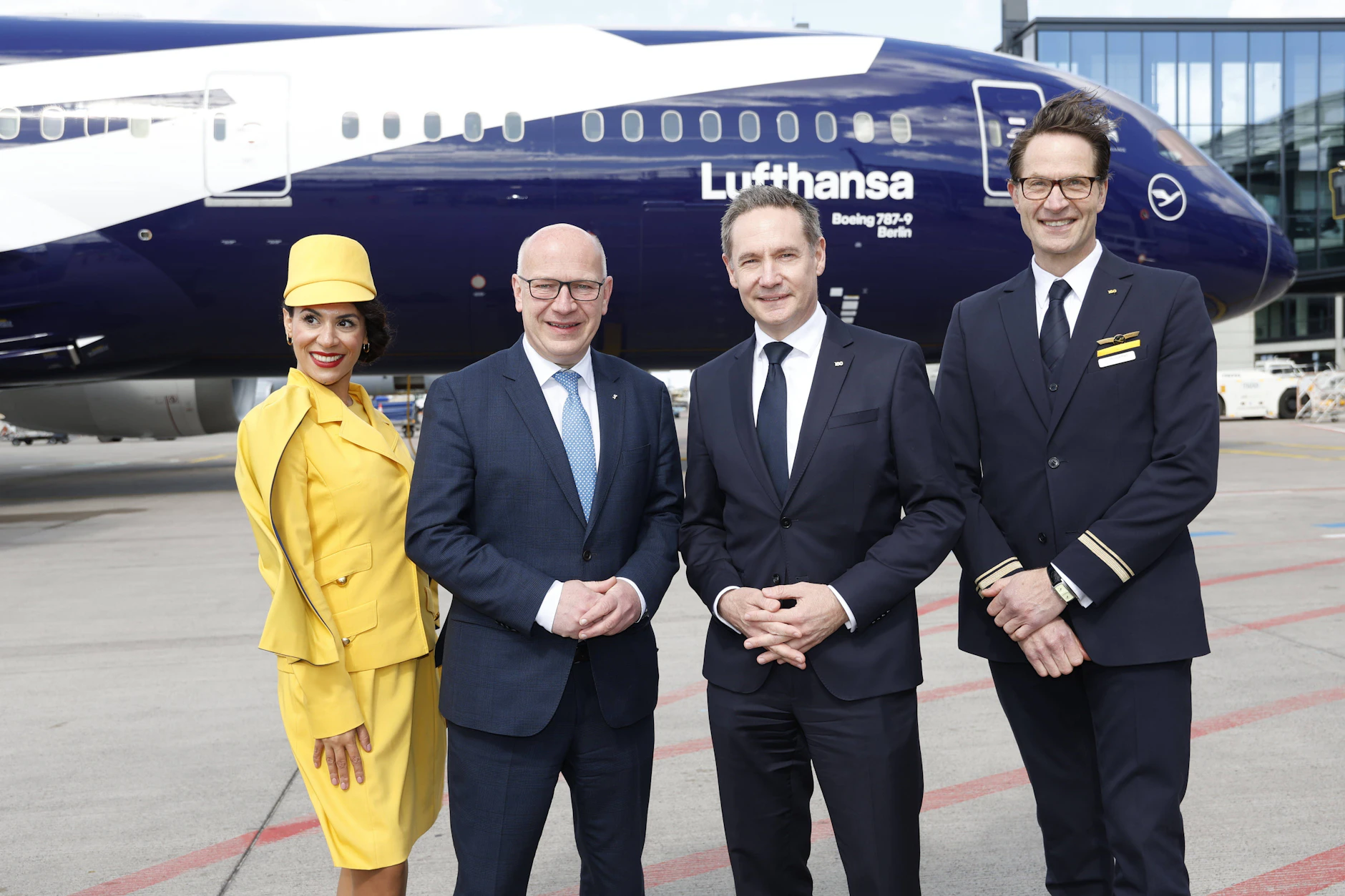 Kai Wegner, Regierender Bürgermeister, feiert am 6. April 2026 100 Jahre Lufthansa in Berlin.