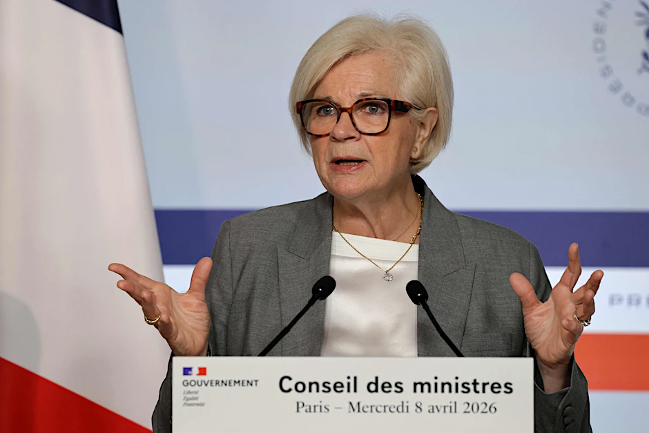 Die französische Verteidigungsministerin Catherine Vautrin spricht während der Pressekonferenz im Élysée-Palast in Paris.