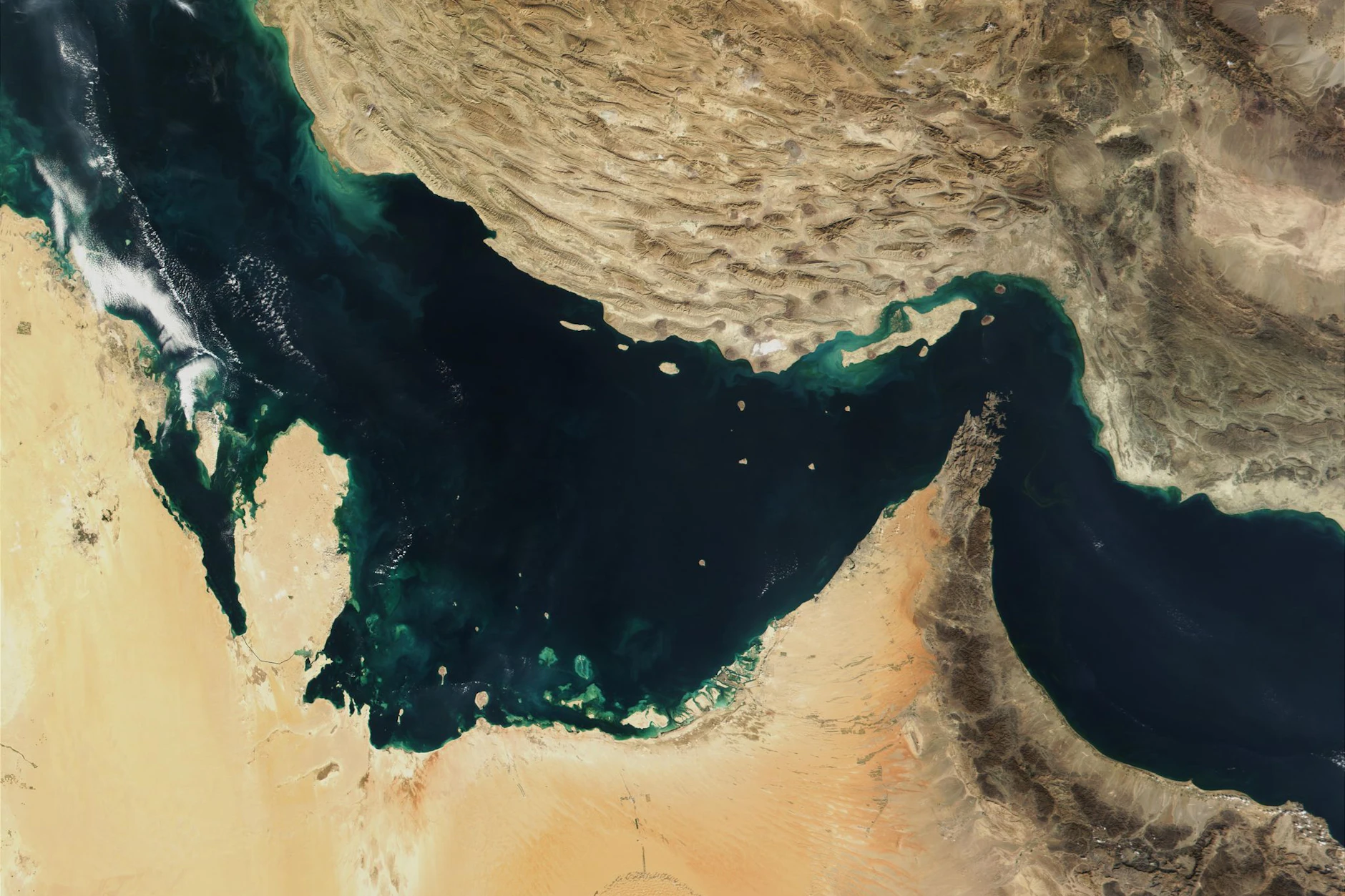Der Persische Golf, die Straße von Hormus und der Golf von Oman in einer Satellitenaufnahme.
