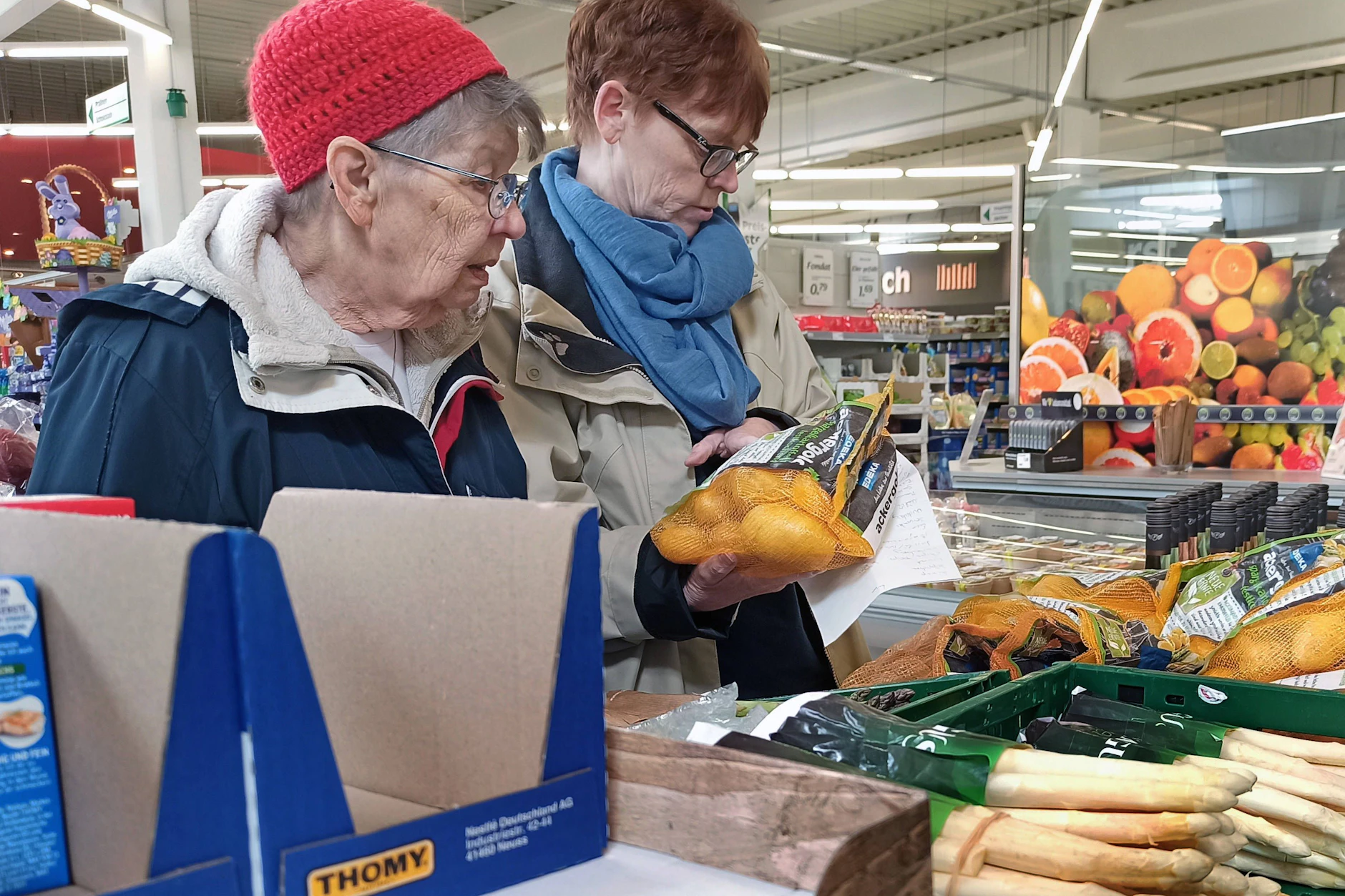 Spargel im Supermarkt: 500-Gramm-Bündel sind gerade sehr günstig. Das hat auch einen Grund.
