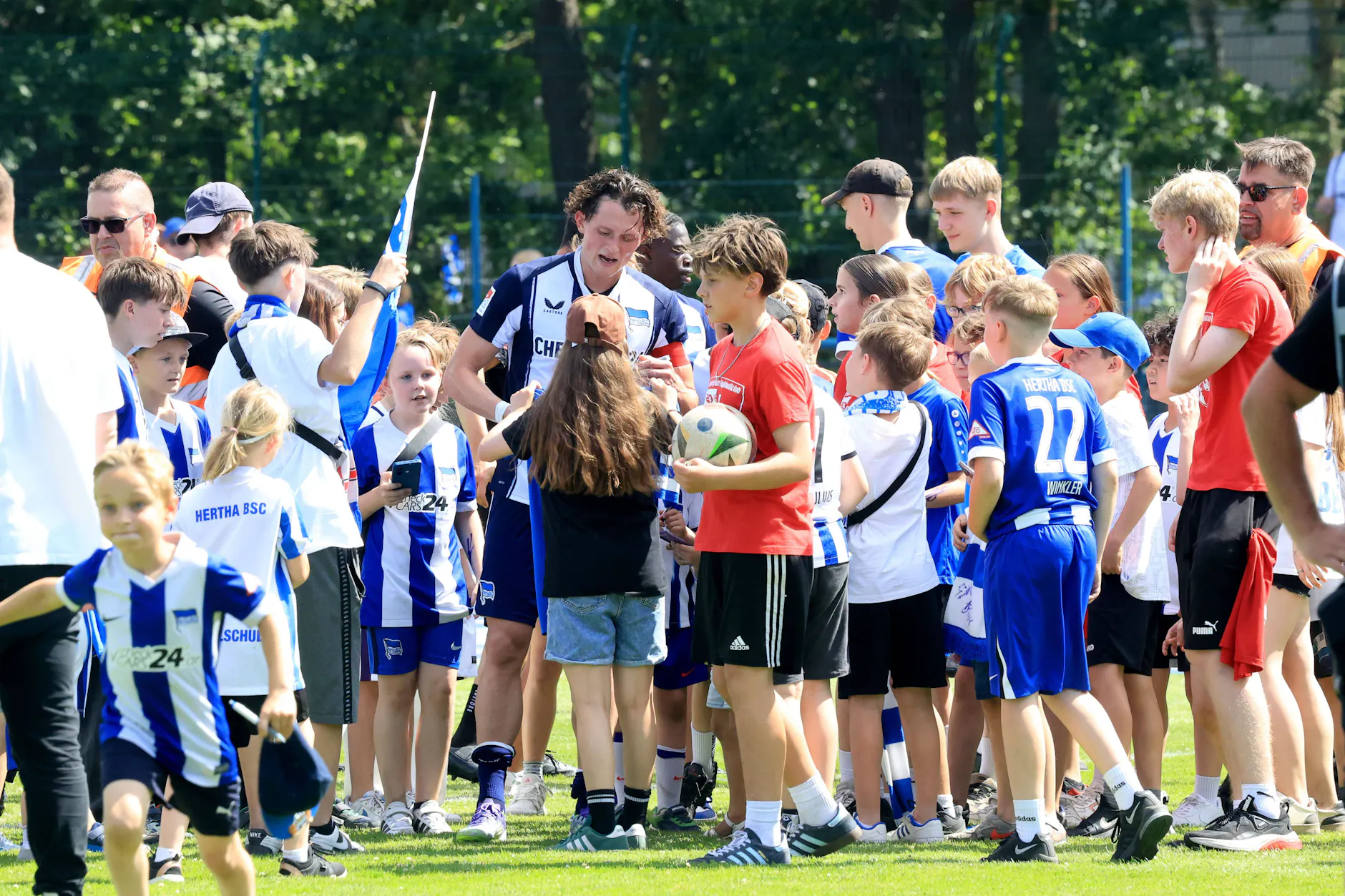 Fabian Reese ist bei den Fans von Hertha BSC der Liebling. Ob das auch nächste Saison noch der Fall ist, scheint weiter offen.