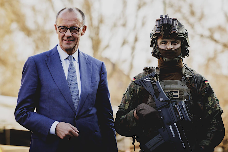 Bundeskanzler Friedrich Merz beim Besuch der Julius-Leber-Kaserne in Berlin