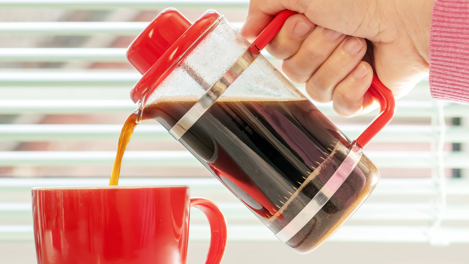 Darum sollten Sie Kaffeesatz niemals in die Sple kippen