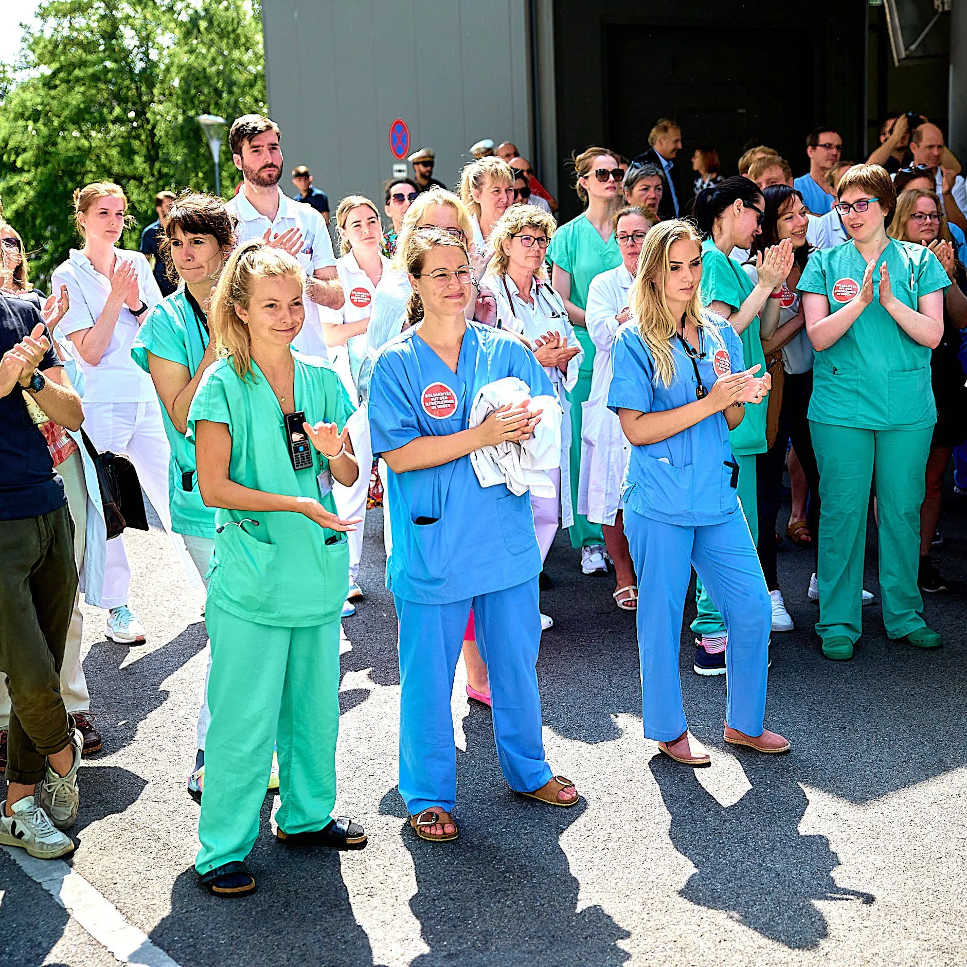 Pflege-Boom: Rekord‑Andrang trotz Pflegenotstand