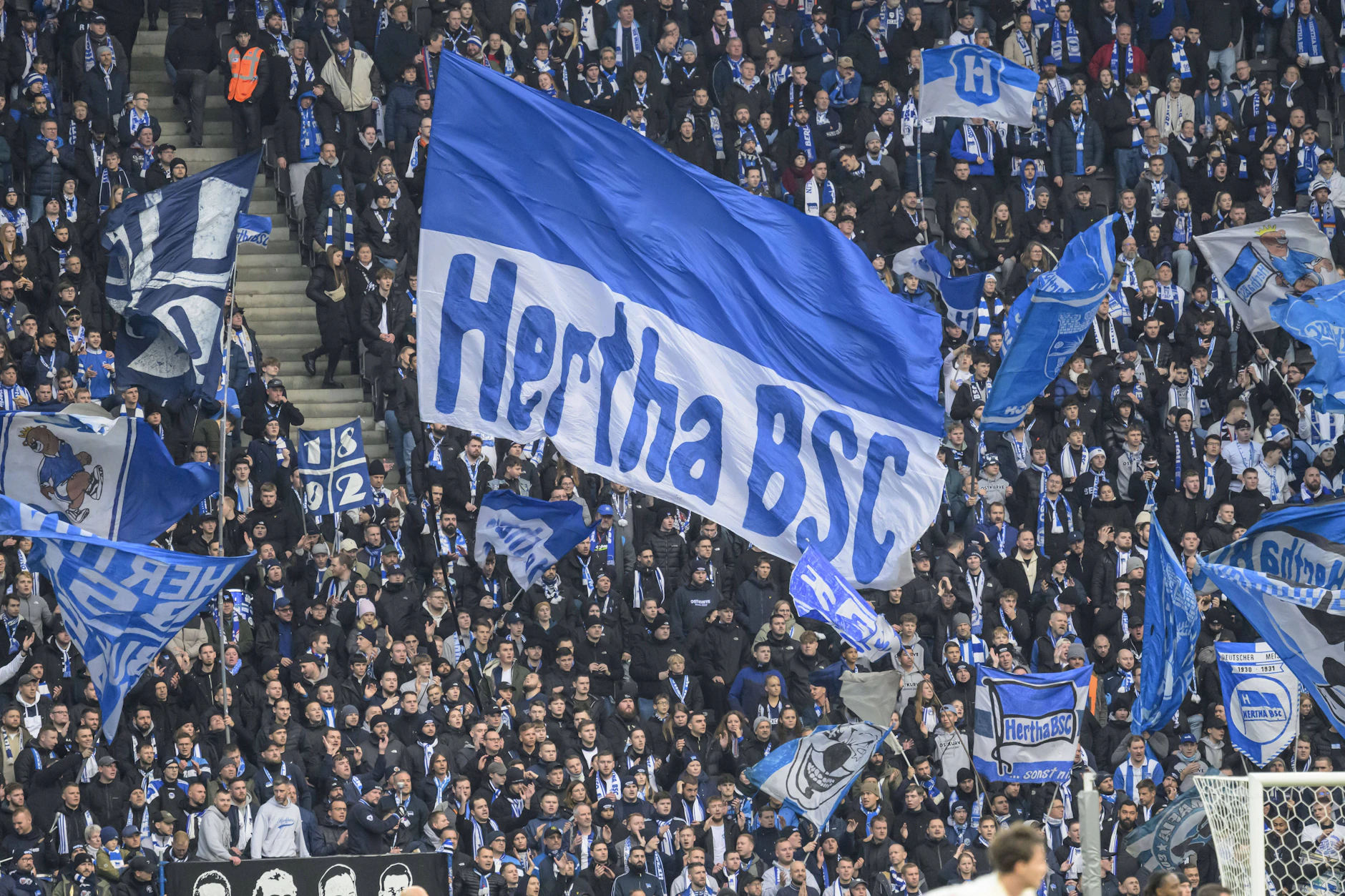 Die Fans von Hertha BSC werden ihre Mannschaft gegen Kaiserslautern lautstark anfeuern – und danach Schalke in Elversberg die Daumen drücken.