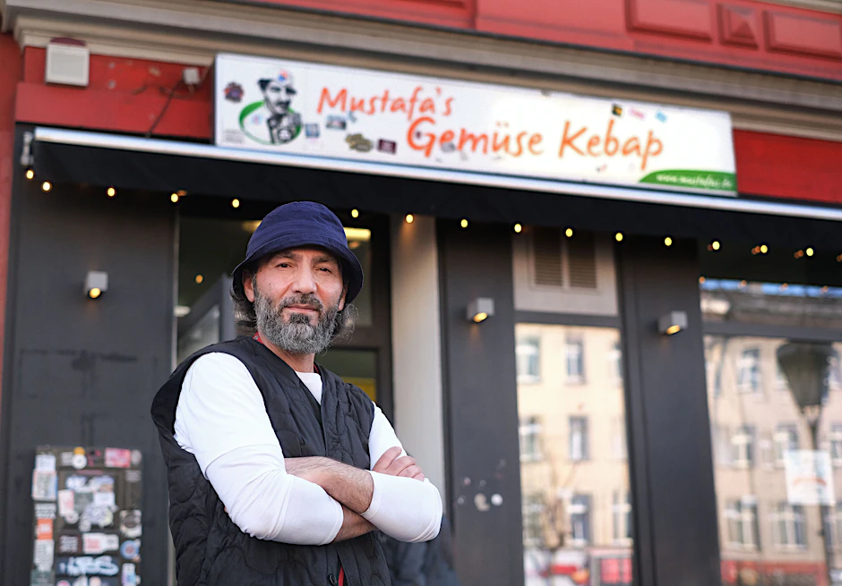 Tarik Kara hat Kreuzberg geprägt, wie kaum ein Fast-Food-Boss: Seinen Mustafa’s Gemüse Kebap kennt man auch in Sindelfingen.