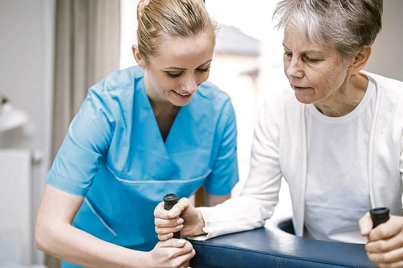Trotz Rekordzahlen herrscht ein Notstand in den Pflegeheimen.