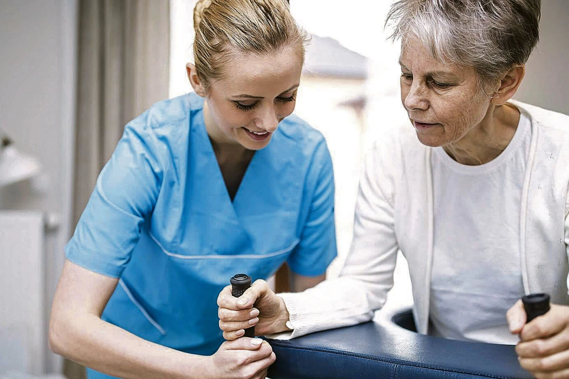 Trotz Rekordzahlen herrscht ein Notstand in den Pflegeheimen.