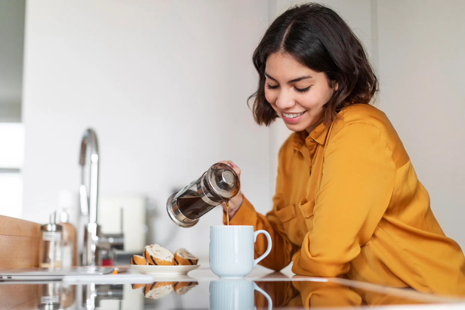 Mit der French Press wird Kaffee schnell und unkompliziert zubereitet. Wichtig ist allerdings, dass die Bohnen nicht zu fein gemahlen sind.