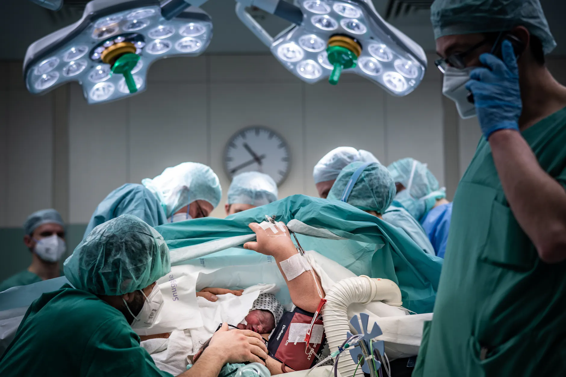 Die Grünen-Gesundheitspolitikerin Kappert-Gonther fordert besseren Schutz für Mütter im Gesundheitssystem.