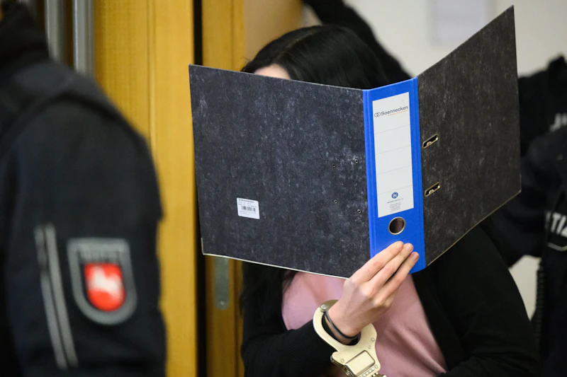 Mann will sich scheiden lassen, Frau überschüttet ihn mit Ameisensäure