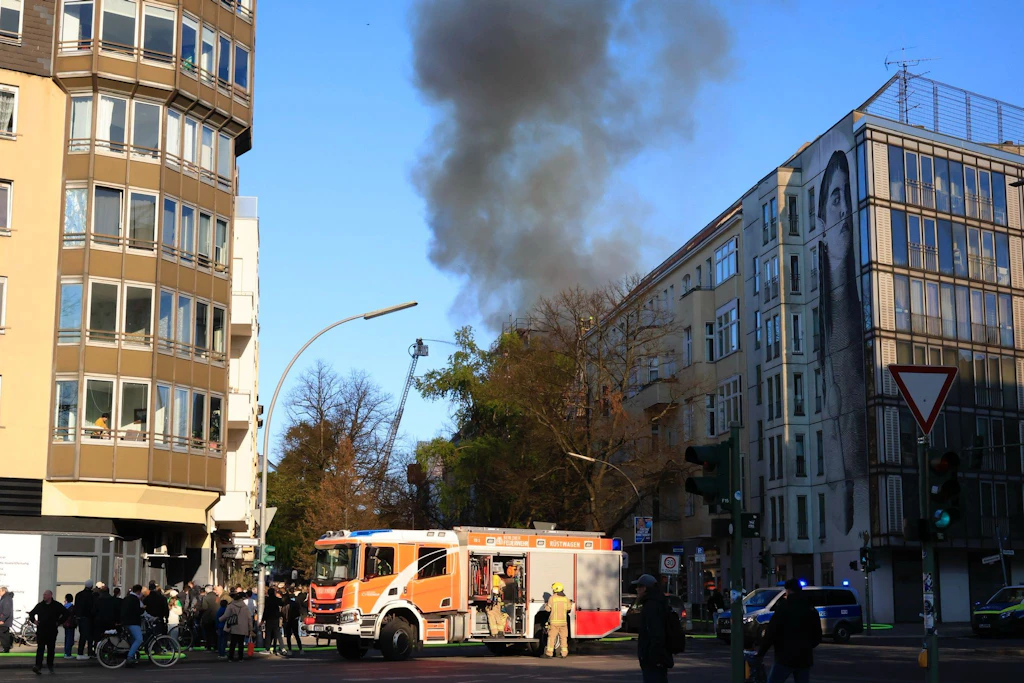 Rauchwolke über Charlottenburg – Einsturzgefahr