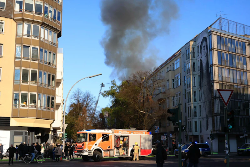 Rauchwolke über Charlottenburg – Einsturzgefahr