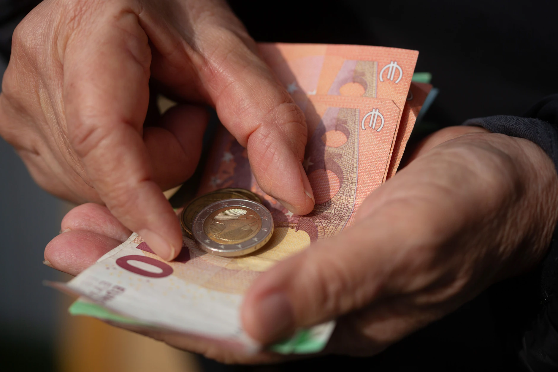 Sind Sie für das Alter gut versorgt? Immer mehr Menschen müssen auch im Rentenalter Grundsicherung in Anspruch nehmen.