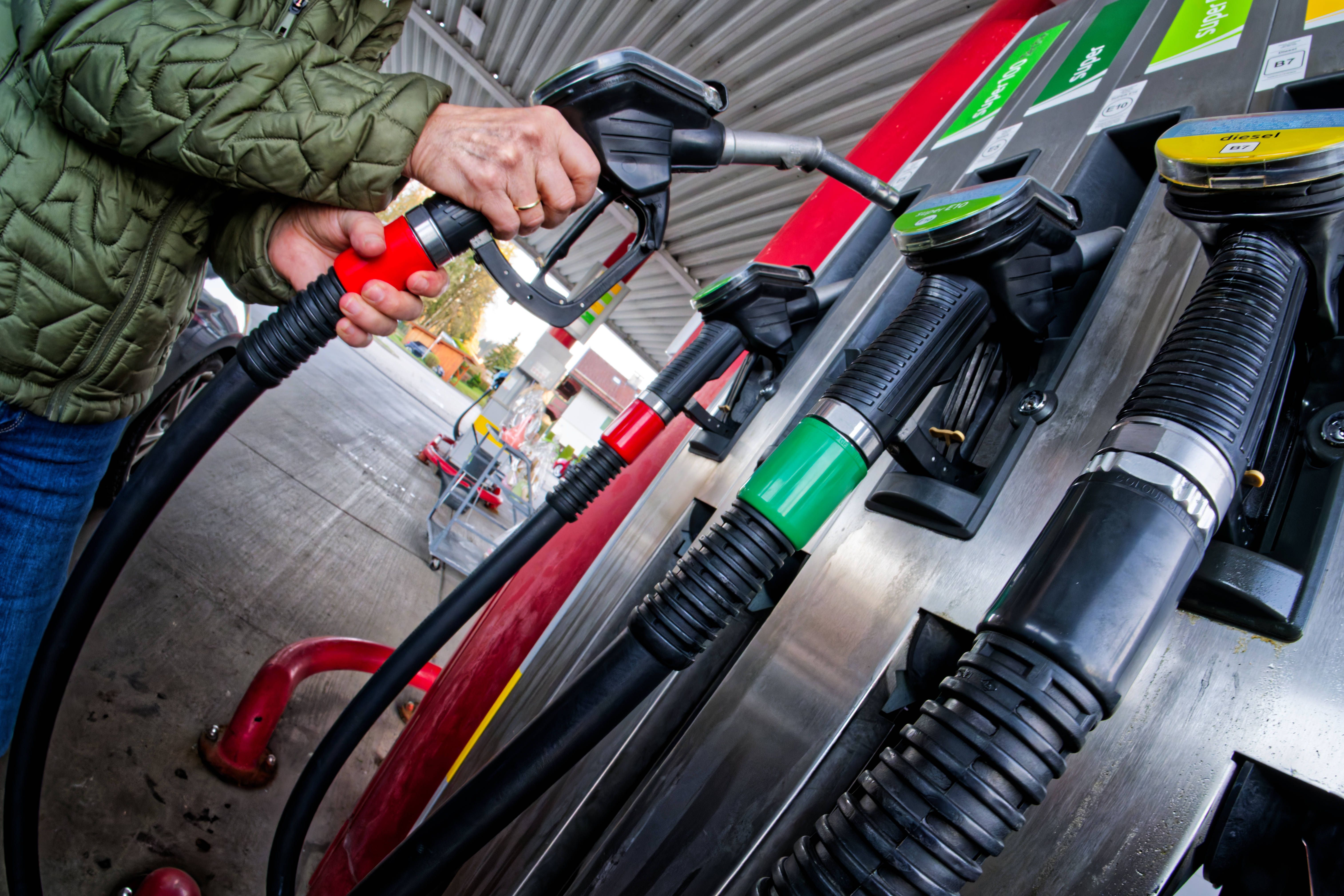 Image - Waffenruhe im Iran-Krieg: Preise für Benzin und Diesel sinken