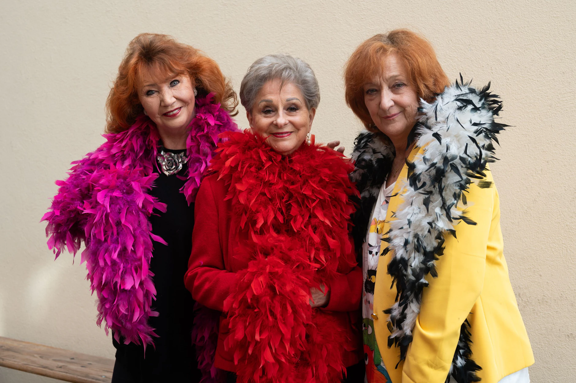Machen auf der Bühne gemeinsame Sache: Regina Thoss, Dagmar Frederic und Dagmar Gelbke (v.l.).